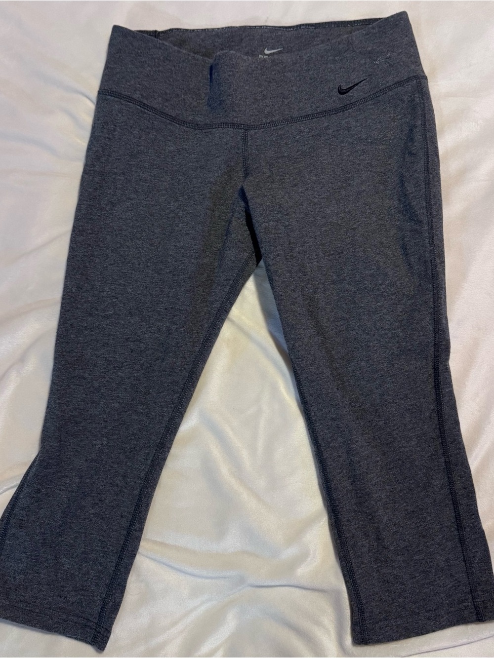 Nike Women's Heather Charcoal Capri Leggings